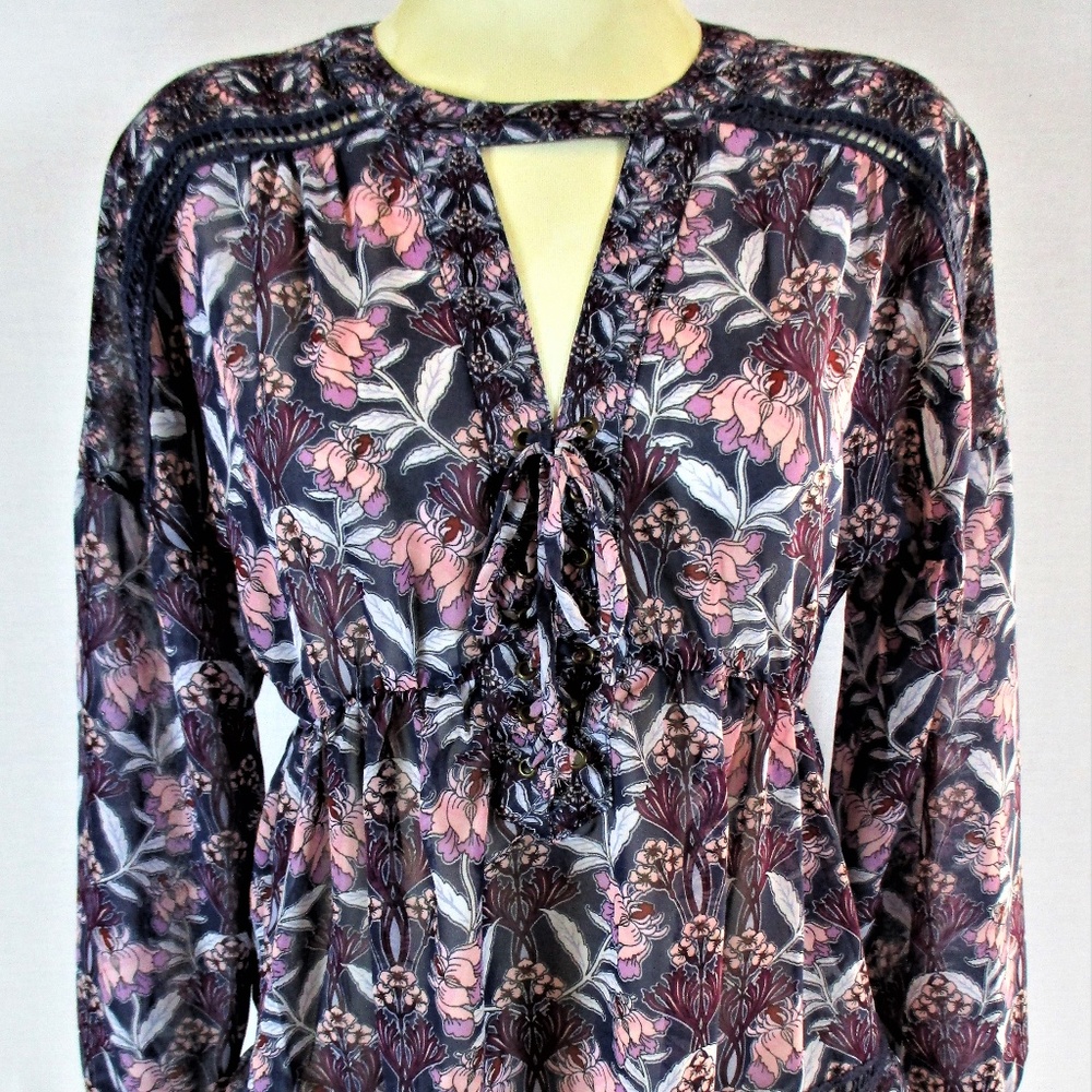 SKYLAR & JADE womens Small LACE UP FRONT top (P)E2 - Picture 1 of 8